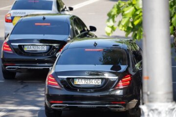 У Києві кортеж паралізував рух транспорту: відео