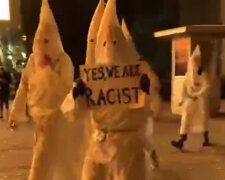 У Києві влаштували расистську акцію в костюмах Ку-Клукс-Клану (відео)
