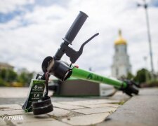 У Києві починаючий блогер-невдаха розтрощив орендований електросамокат (відео)