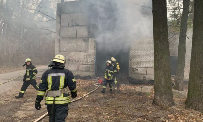 На Дарниці спалахнула закинута будівля бойлерної