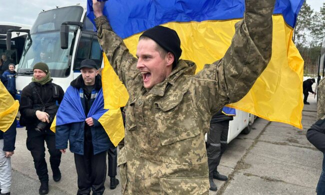Велике повернення: броварчанин та молодий шахтар серед сотень звільнених із полону