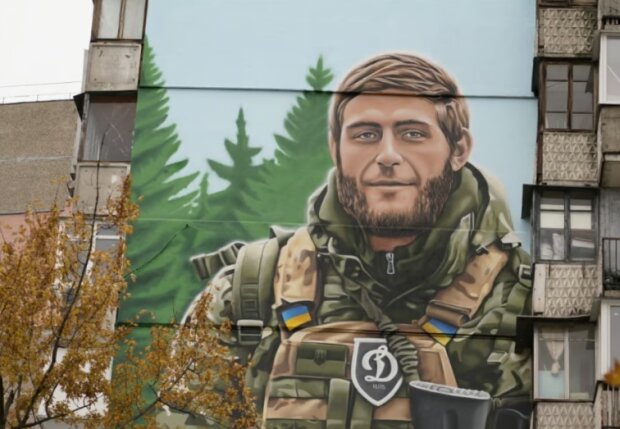 У Києві на честь полеглого військовослужбовця "Азову" та вболівальника "Динамо" відкрили мурал
