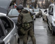 Блокпости в Київській області не зникли — ЗМІ дізнались чи видають там повістки?
