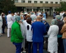 Відмовляються ризикувати життям за копійки: бойкот в київській лікарні