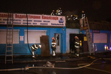 Вночі палав столичний ринок Юність