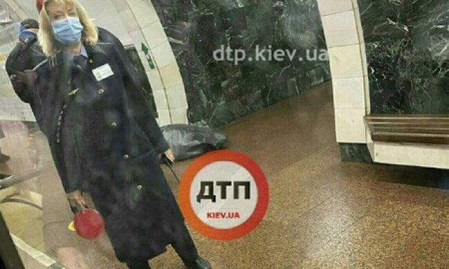 У Києві в метро померла пасажирка
