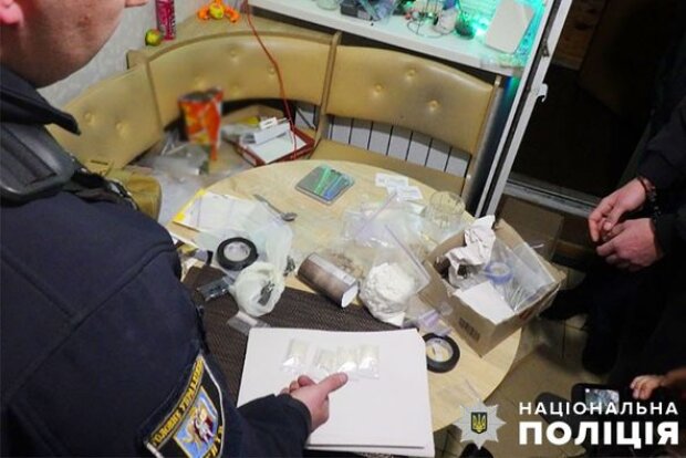 У столиці затримали 19-річного луганчанина, що намагався продати понад 2,5 кг різних наркотичних препаратів