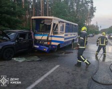 У Києві сталась аварія за участі маршрутки та легковика, постраждали люди