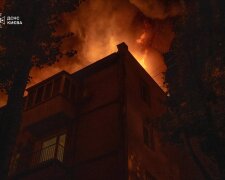 У столиці вночі загорілася покрівля п'ятиповерхівки, евакуювали 150 мешканців