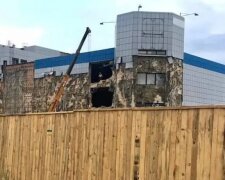 На Троєщині почали зносити ТЦ “Сіріус”