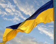 Снігопад знову змусив приспустити головний прапор України