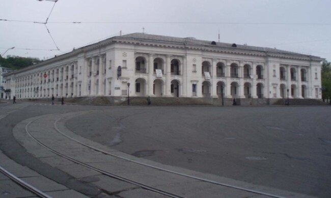 У Гостиному дворі розпочались протиаварійні роботи