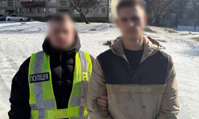 Напад у маршрутці: на Дарниці затримали грабіжника, який викрав рюкзак у пасажира