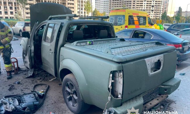 У Києві стався вибух у "камуфляжній" автівці, постраждав власник