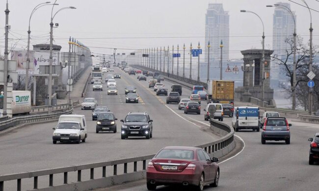 Увага, водії: у Києві через терміновий ремонт мостів обмежують рух транспорту