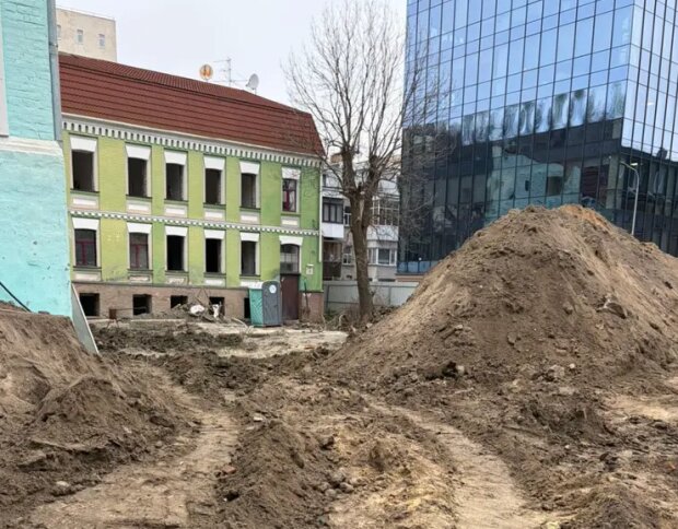 На Подолі негайно зупиняють будівництво на місці Поліцейської дільниці