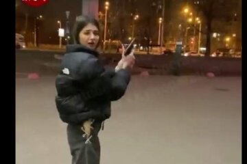 Молода киянка влаштувала стрілянину на вулиці (відео)