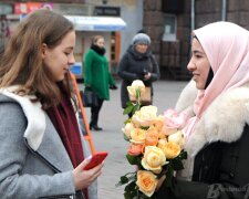 До Дня хіджабу на Хрещатику мусульманки даруватимуть троянди