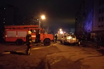 Через пожежу у житловому будинку на Позняках вночі рятували людей