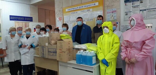 Депутати Київради забезпечили столичні лікарні засобами захисту у боротьбі з коронавірусом