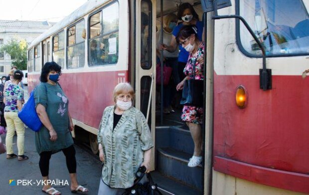 У Києві через ДТП заблоковано рух трамваїв