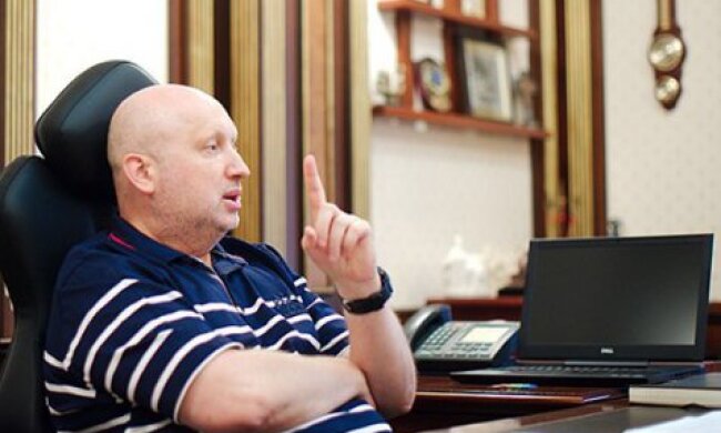 “Йому потрібна капітуляція” – Турчинов попередив Зеленського щодо Путіна
