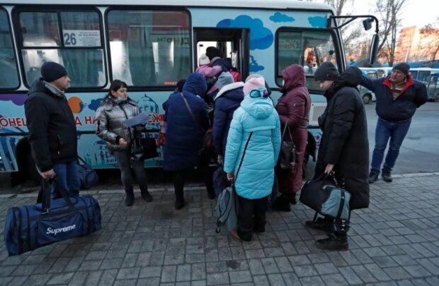 Жителів Маріуполя масово вивозять до Росії, під незаконну депортацію потрапили 15 тис. маріупольців