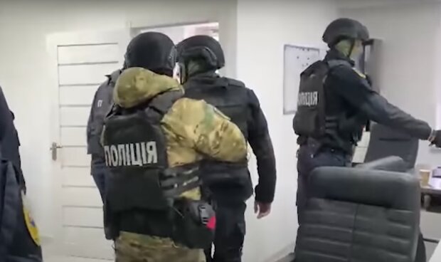 Поліція викрила колекторів, які тероризували педколектив школи на Київщині (відео)
