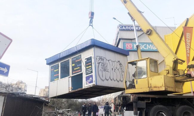 Знесені МАФи “кочують” по Києву