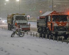 Снігова буря атакує Київ: на Печерських пагорбах терміново приспустили головний прапор країни!