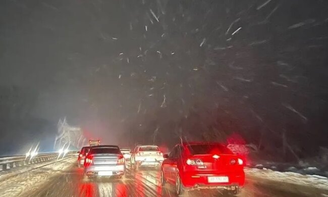 Після святкових вихідних на в’їздах до Києва утворилися кілометрові затори