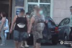 Нічого святого: у Києві затримали злодійок, які в онкоцентрі вкрали у жінки 21 тисячу гривень (відео)
