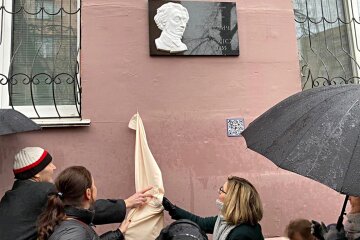 У столиці відкрили меморіальну дошку Адаму Міцкевичу