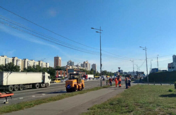 Приготуватись до заторів: У Києві почали ремонт проспекту Бажана