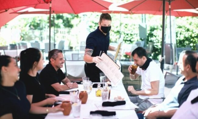 Літні тераси ресторанів залишаються в Києві під забороною