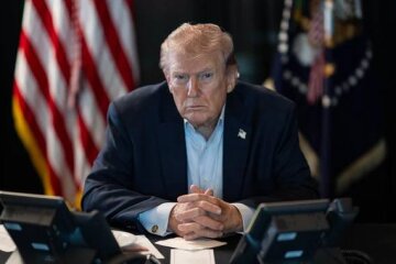 Новий поворот у «справі Епштейна»: опубліковано приховані файли ФБР зі звинуваченнями проти Трампа