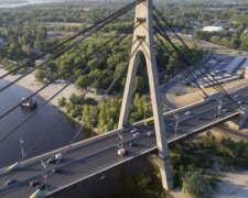 У мережі продемонстрували жахливий стан Північного мосту в Києві