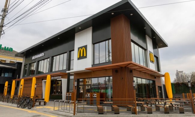 Біля столичного вокзалу відкрився оновлений McDonald’s із пасажирським ліфтом