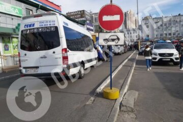 Поліція не випускає маршрутки з автовокзалів Києва без ковід-сертифікатів