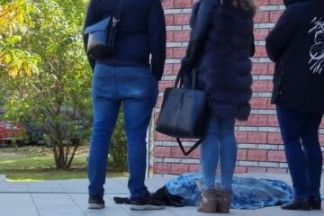 У Києві 13-річна дівчинка попрощалася з родичами та вистрибнула з вікна