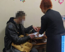 У Києві повідомлено про підозру іноземцю, який розбещував доньку співмешканки