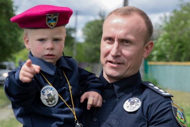 Поліція Київщини прийняла врятованого дворічного хлопчика до своїх лав
