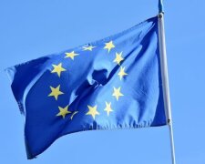 Єврокомісія рекомендуватиме дати Україні статус кандидата на вступ до ЄС, – Politico