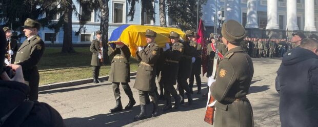 У Києві прощаються з військовим Антоном Сидоровим, який загинув на Донбасі 19 лютого