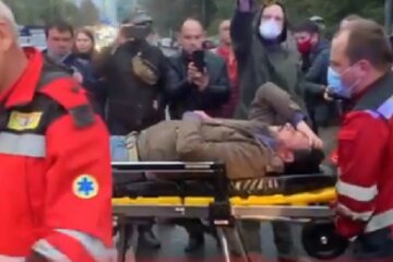 Штовханина під Апеляційним судом: У поліції перевіряють дії всіх учасників