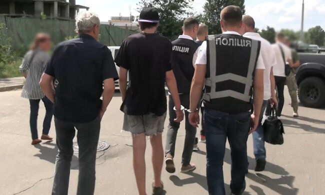 У столиці затримали чоловіка, який підпалив 12 автівок військових