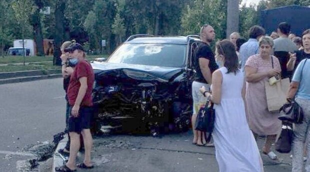 У Києві водій Skoda наїхав на пішоходів: є постраждалі