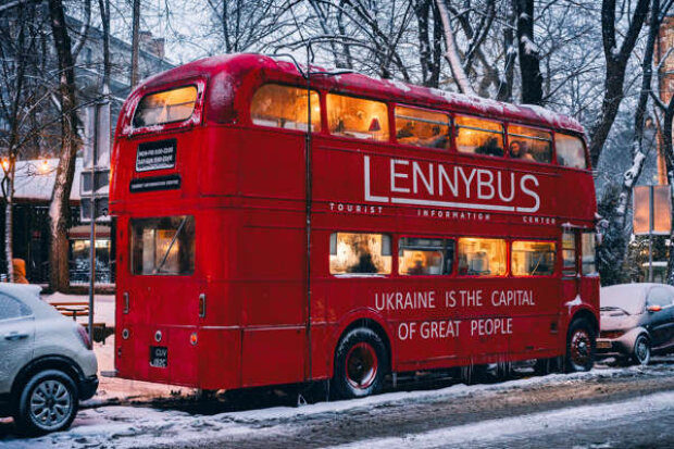 У Києві закрилася легендарна кав'ярня в лондонському автобусі з Лондона, де пив каву сам Борис Джонсон