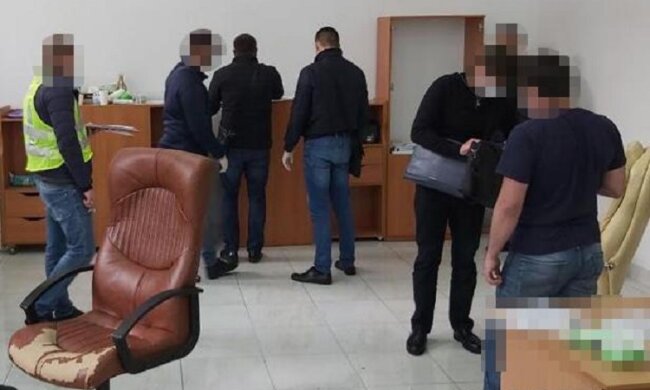 По 1000 за голос: у Києві затримали кандидата в депутати, який підкуповував виборців (відео)