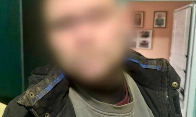 Кривава розправа на Київщині: молодик під наркотиками забив пенсіонера стільцем